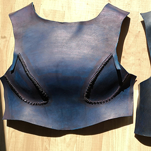 Leder Blau gefärbt